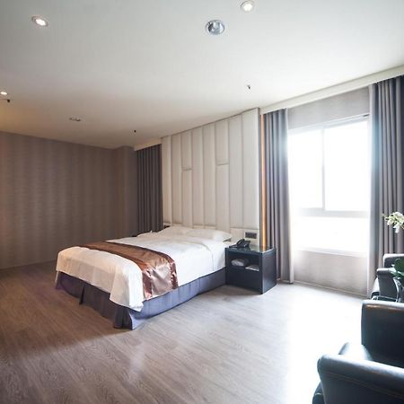 Grand Crystal Hotel Хсинчу Сити Екстериор снимка