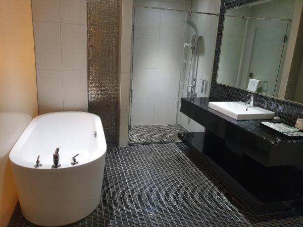 Grand Crystal Hotel Хсинчу Сити Екстериор снимка